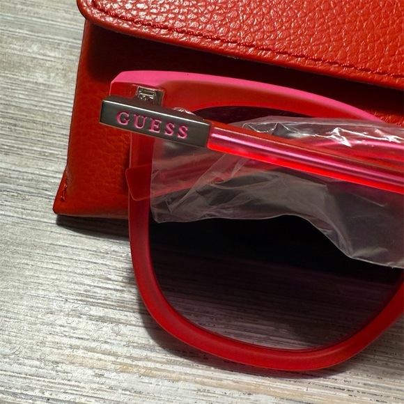 Guess Pink Sunglasses Full Rim Rectangular Shape - New With Case - Picture 4 of 9